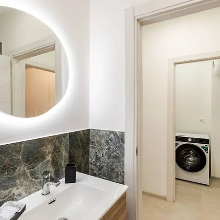 Modern In The Heart Of By Rd Domus 아파트 *