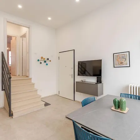 Modern In The Heart Of By Rd Domus 아파트 *